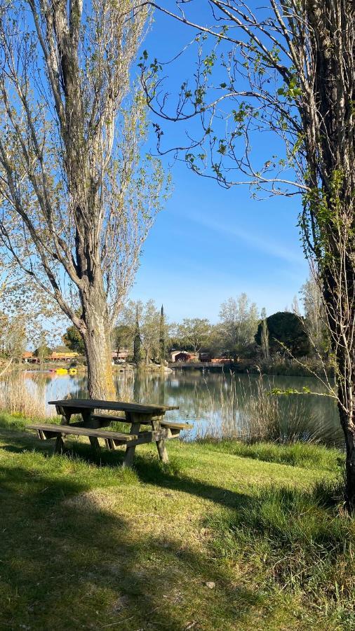 Joli Appartement 27M2 Oasis Provencale En Village Vacances En Camargue Arles Exterior foto