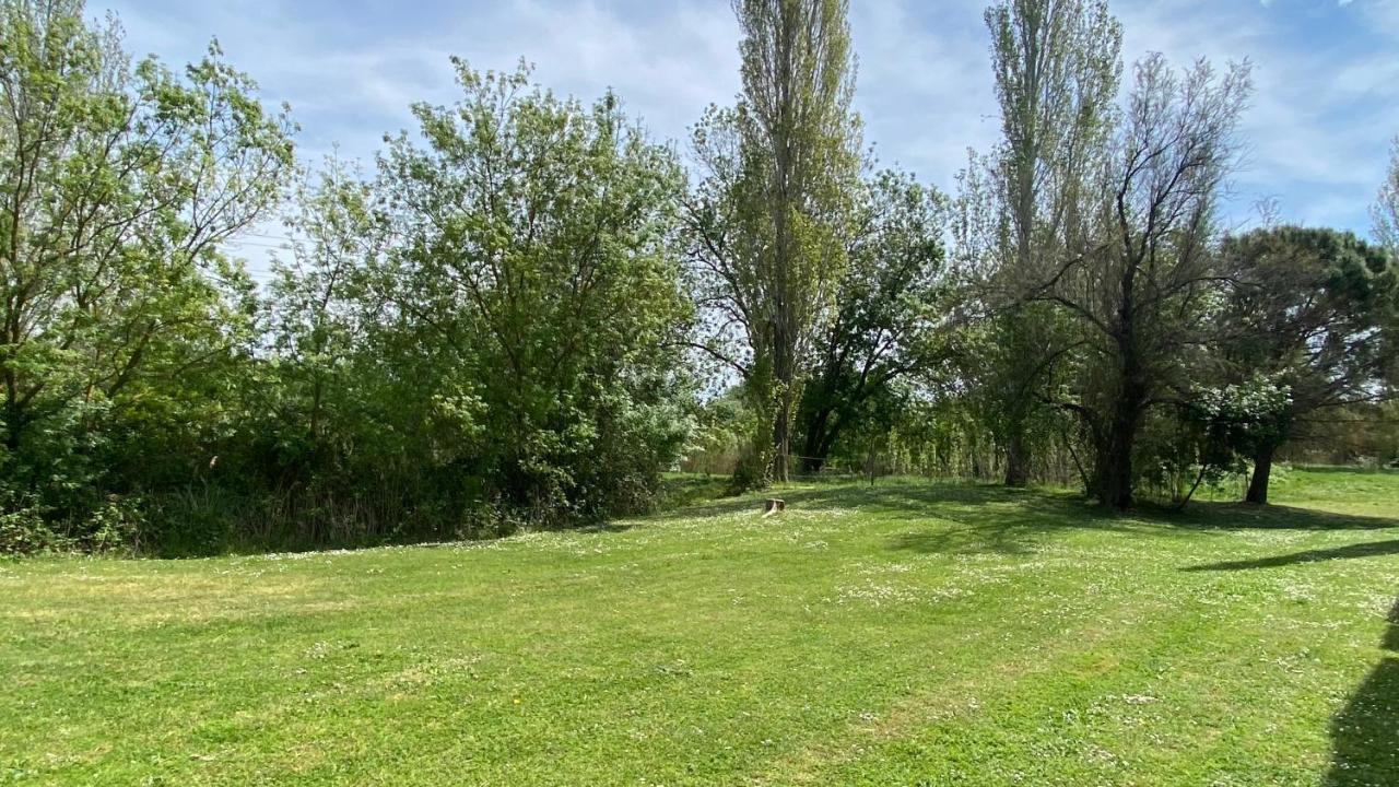 Joli Appartement 27M2 Oasis Provencale En Village Vacances En Camargue Arles Exterior foto