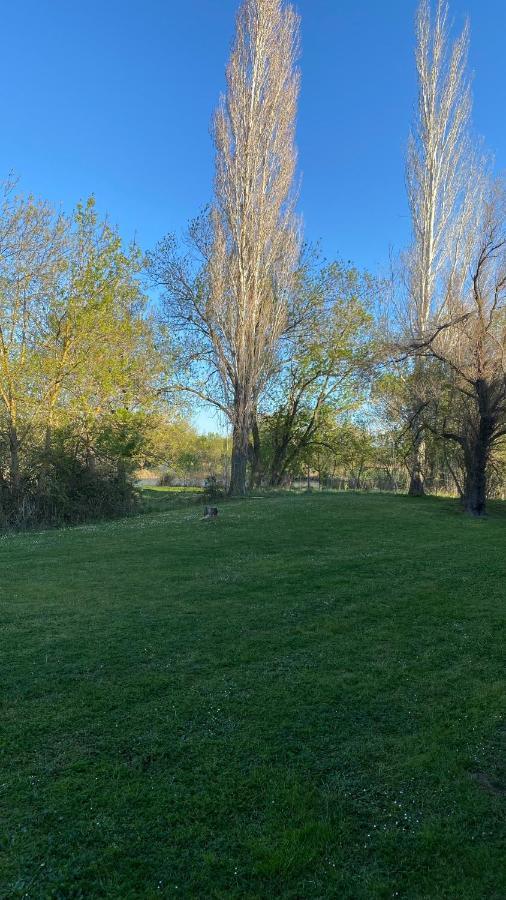 Joli Appartement 27M2 Oasis Provencale En Village Vacances En Camargue Arles Exterior foto